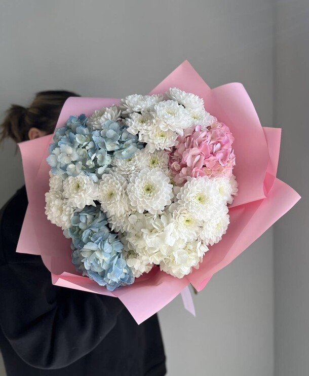 Гортензия микс и хризантемы, артикул F1389113 - 5372 рублей, доставка по городу. Flawery - доставка цветов