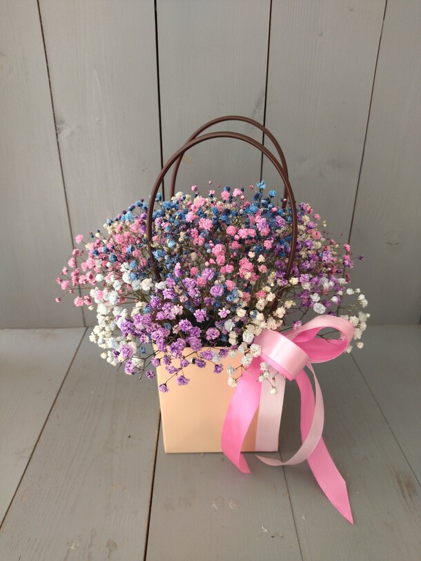 Сумочка с гипсофилой, артикул F1090507 - 2200 рублей, доставка по городу. Flawery - доставка цветов