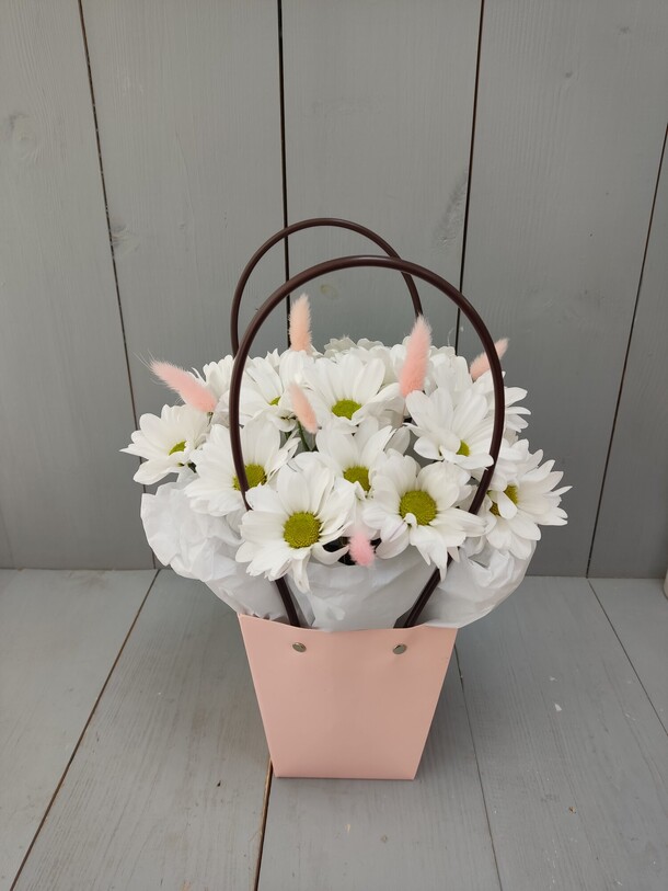 Сумочка с цветами, артикул F1107995 - 2090 рублей, доставка по городу. Flawery - доставка цветов