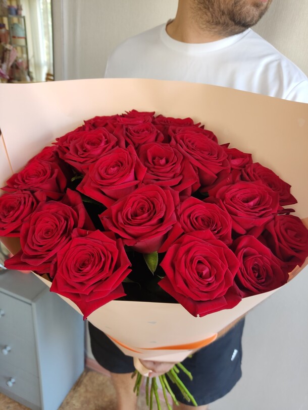 25 роз, артикул F1129811 - 14000 рублей, доставка по городу. Flawery - доставка цветов