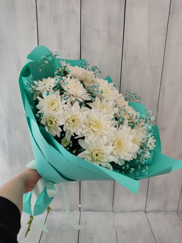 Хризантемы с гипсофилой, артикул F1191415 - 2970 рублей, доставка по городу. Flawery - доставка цветов