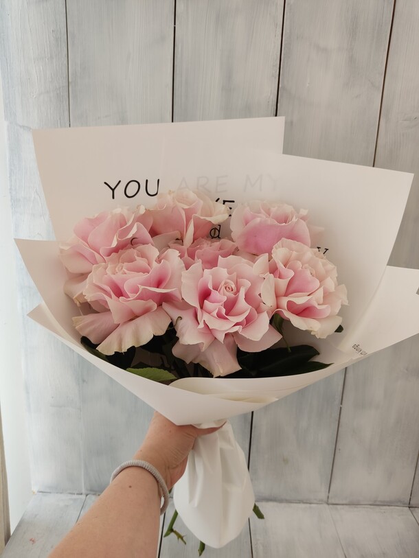 Французские розы (7), артикул F1205951 - 3740 рублей, доставка по городу. Flawery - доставка цветов