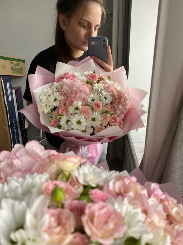 Хризантема ромашка ,гортензии,кустовая роза, артикул F1493416 - 6900 рублей, доставка по городу. Flawery - доставка цветов