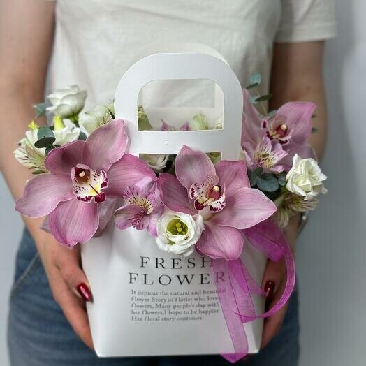 💕нежная орхидея в сумочке, артикул F1371145 - 4750 рублей, доставка по городу. Flawery - доставка цветов