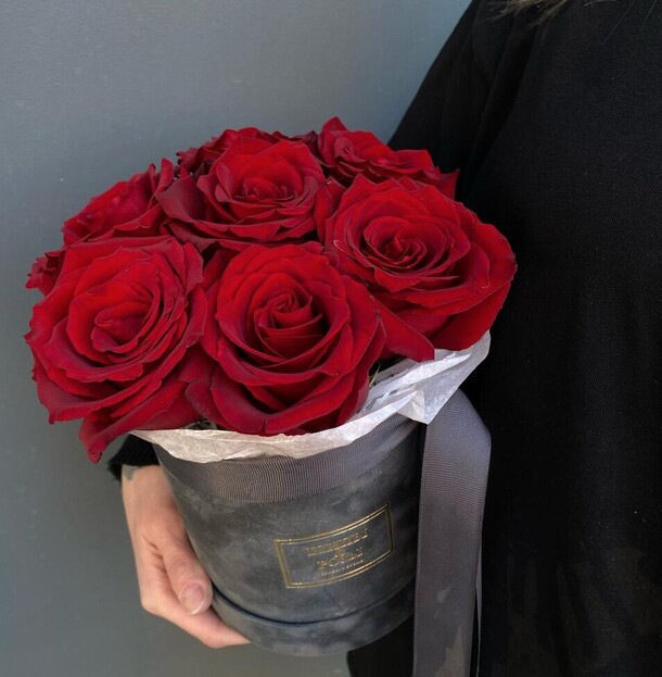Розы в бархатной коробке, артикул F1191879 - 3300 рублей, доставка по городу. Flawery - доставка цветов
