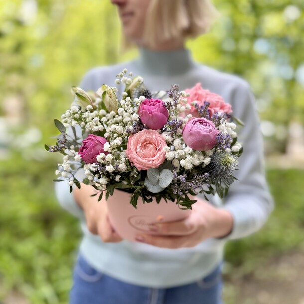 Коробка с цветами #6, артикул F1167032 - 2650 рублей, доставка по городу. Flawery - доставка цветов