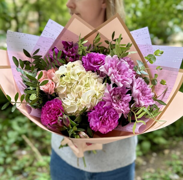 Букет «шарлота» с диантусами и розовой гортензией, артикул F1179439 - 5000 рублей, доставка по городу. Flawery - доставка цветов