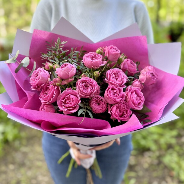 Букет кустовых пионовидных роз, артикул F1202269 - 5450 рублей, доставка по городу. Flawery - доставка цветов