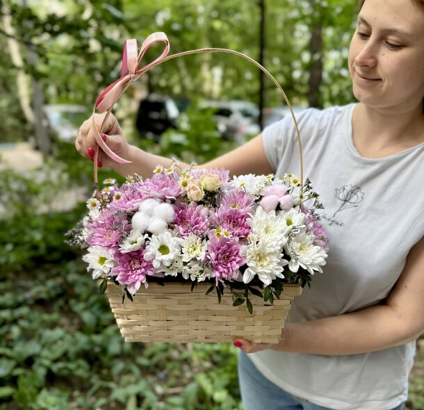 Корзина свежих цветов, артикул F1294914 - 5500 рублей, доставка по городу. Flawery - доставка цветов