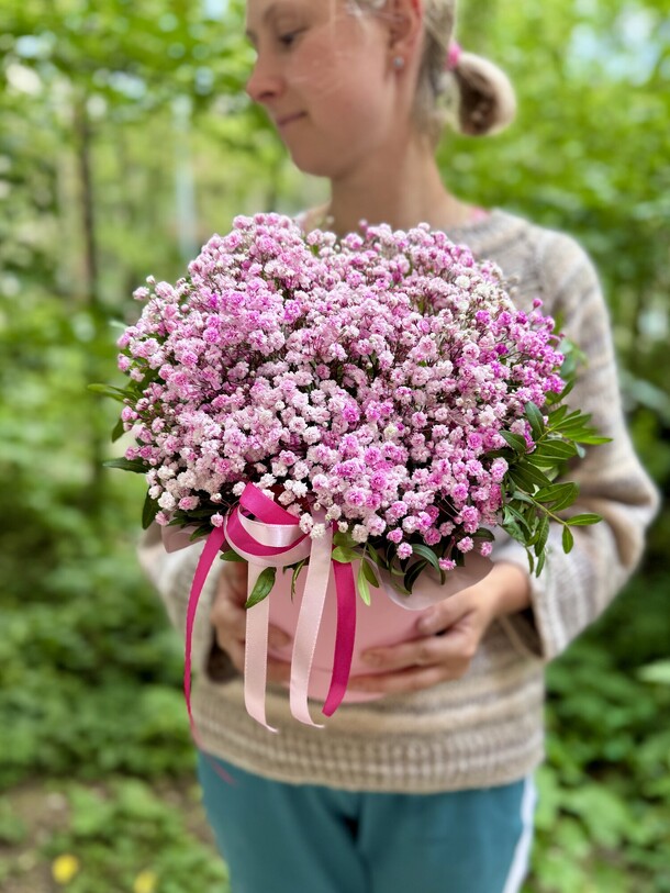 Нежная гипсофила в коробке, артикул F1446671 - 3000 рублей, доставка по городу. Flawery - доставка цветов