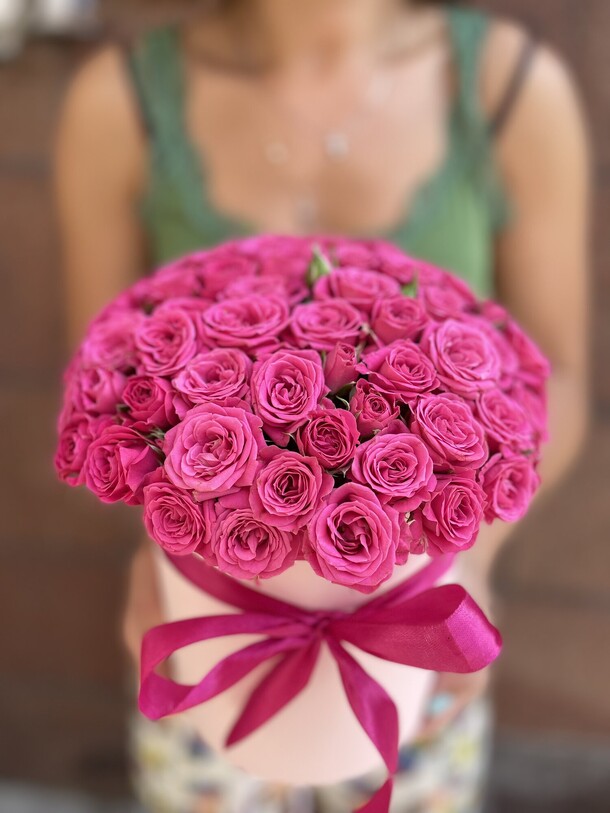 Коробочка с кустовой розой, артикул F1074556 - 4188 рублей, доставка по городу. Flawery - доставка цветов