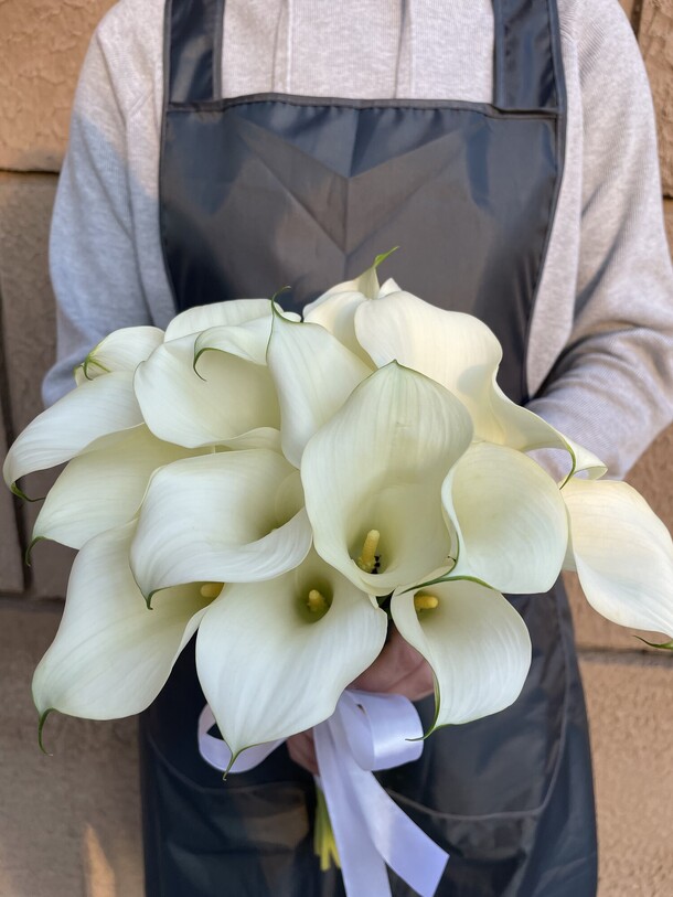 19 белых калл, артикул F1082141 - 10500 рублей, доставка по городу. Flawery - доставка цветов