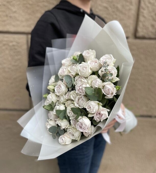 Букет из пионовидных кустовых роз, артикул F1146471 - 6988 рублей, доставка по городу. Flawery - доставка цветов