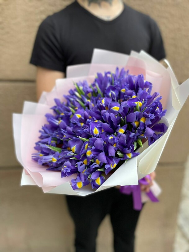 Букет ирисы, артикул F1147571 - 6486 рублей, доставка по городу. Flawery - доставка цветов