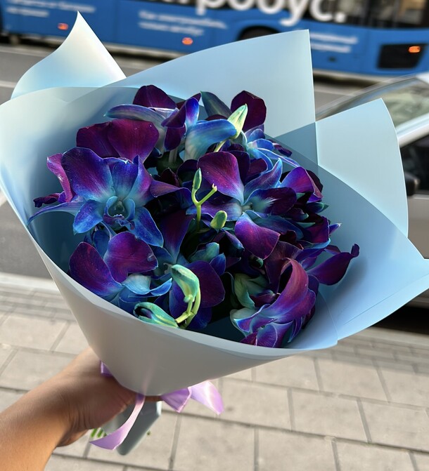 Букет орхидея космическая, артикул F1219075 - 3988 рублей, доставка по городу. Flawery - доставка цветов