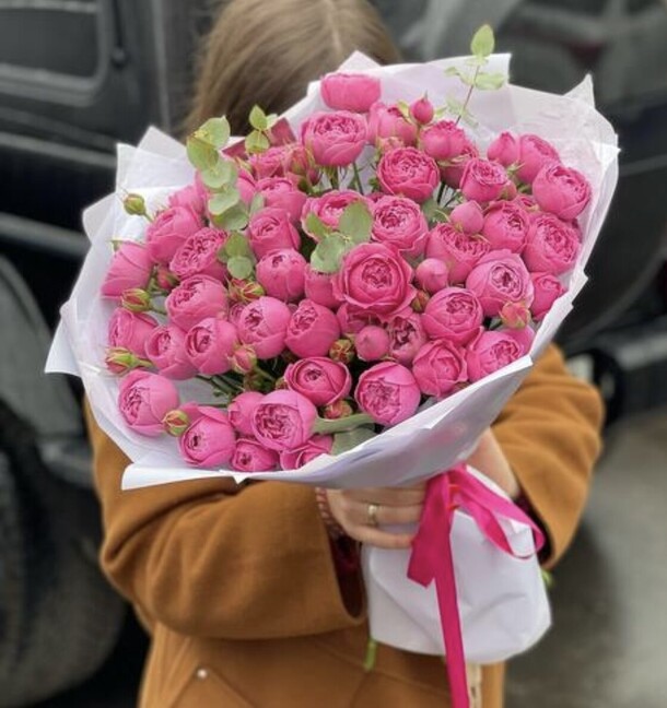 Букет пионовидные кустовые розы, артикул F1226179 - 9988 рублей, доставка по городу. Flawery - доставка цветов