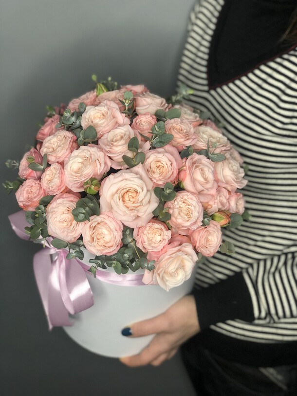 Коробочка роза кустовая, артикул F1274518 - 7570 рублей, доставка по городу. Flawery - доставка цветов