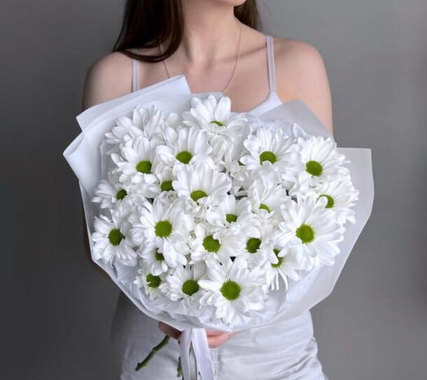 Букет хризантема ромашка, артикул F1302513 - 2988 рублей, доставка по городу. Flawery - доставка цветов