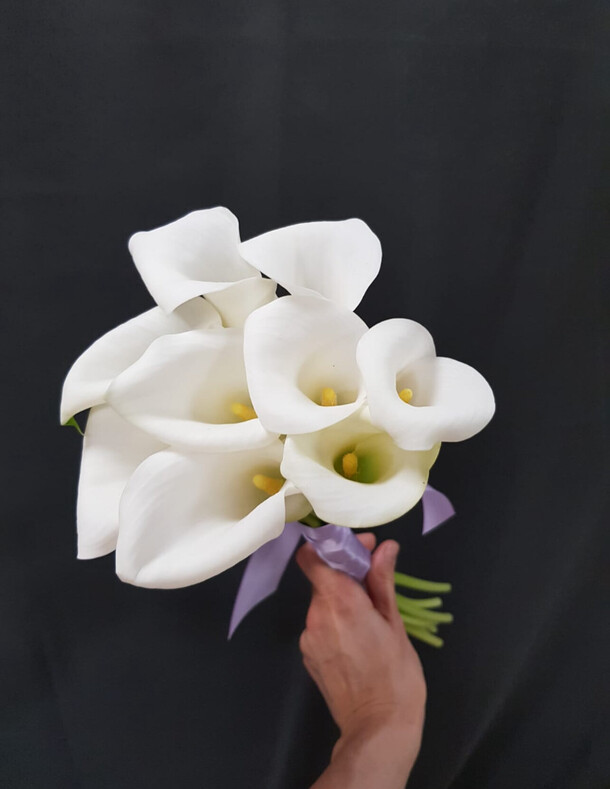 Букет каллы белые, артикул F1333360 - 6988 рублей, доставка по городу. Flawery - доставка цветов