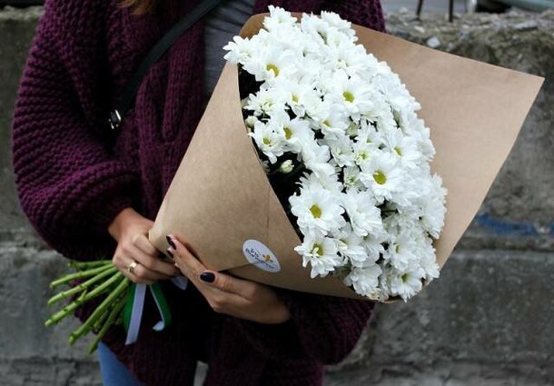 Букет хризантем, артикул F1125727 - 3950 рублей, доставка по городу. Flawery - доставка цветов