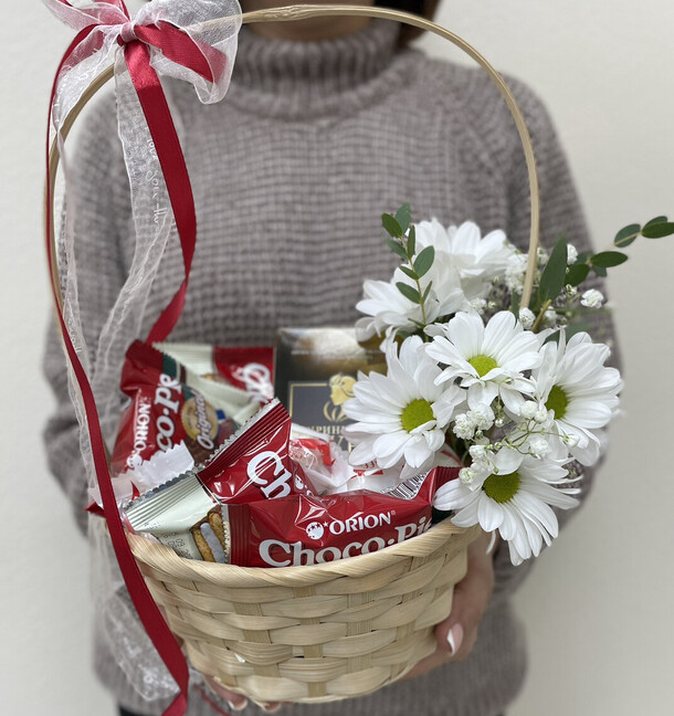 Сладости к чаю, артикул F1143434 - 1650 рублей, доставка по городу. Flawery - доставка цветов