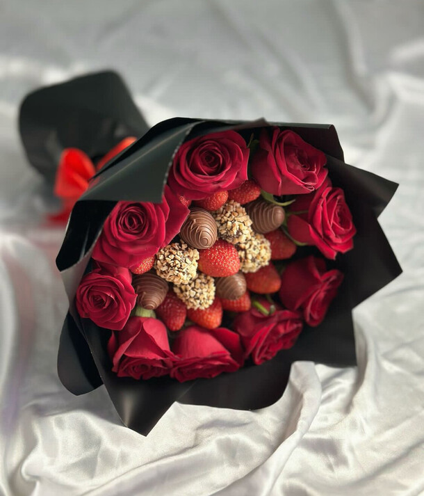 Клубника в розах 9, артикул F1254569 - 5869 рублей, доставка по городу. Flawery - доставка цветов