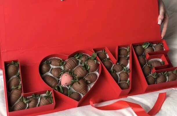 Клубника в шоколаде, артикул F1256791 - 8690 рублей, доставка по городу. Flawery - доставка цветов