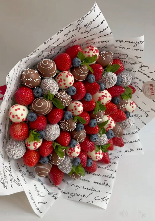 Ягодный букет с мятой 3, артикул F1364809 - 5900 рублей, доставка по городу. Flawery - доставка цветов