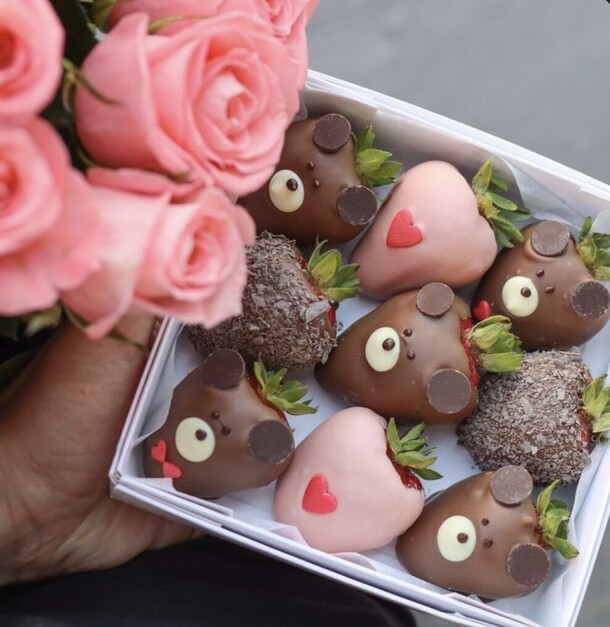 Клубника в шоколаде мишки 6, артикул F1374890 - 2500 рублей, доставка по городу. Flawery - доставка цветов