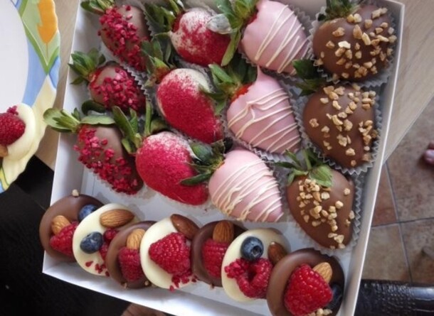 Шоколадная клубничка, артикул F154452 - 4200 рублей, доставка по городу. Flawery - доставка цветов