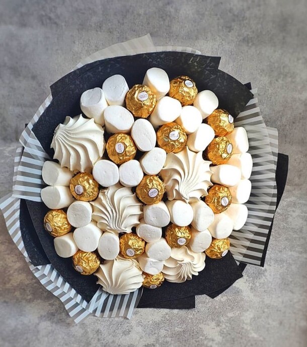 Букет на десерт, артикул F28669 - 4990 рублей, доставка по городу. Flawery - доставка цветов