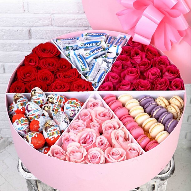 Коробка с сюрпризами (d60 см), артикул F37276 - 24001 рублей, доставка по городу. Flawery - доставка цветов