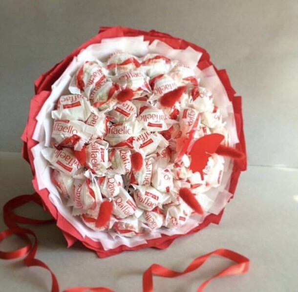 Букет из 45 раффаэлок, артикул F97140 - 4300 рублей, доставка по городу. Flawery - доставка цветов