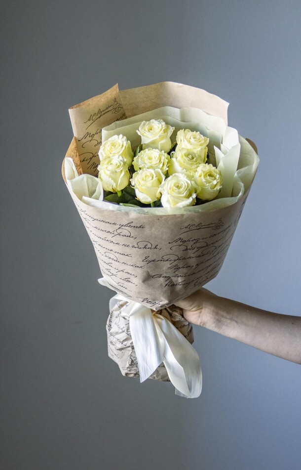 Букет из белых роз, артикул F1098649 - 4300 рублей, доставка по городу. Flawery - доставка цветов