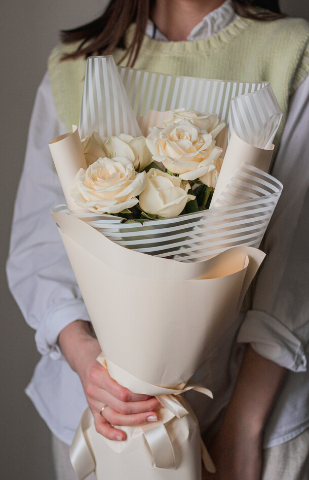 Букет из белых роз, артикул F1110902 - 4200 рублей, доставка по городу. Flawery - доставка цветов