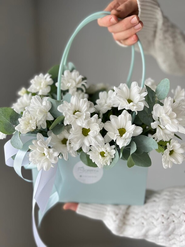 Композиция "бирюса", артикул F1130324 - 3700 рублей, доставка по городу. Flawery - доставка цветов