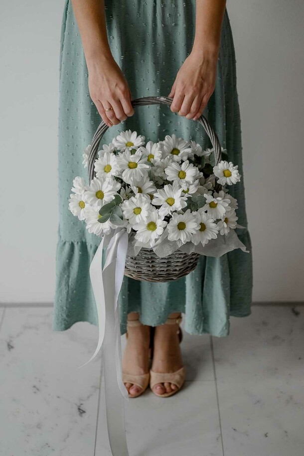 Ромашки в корзине, артикул F1151704 - 6990 рублей, доставка по городу. Flawery - доставка цветов