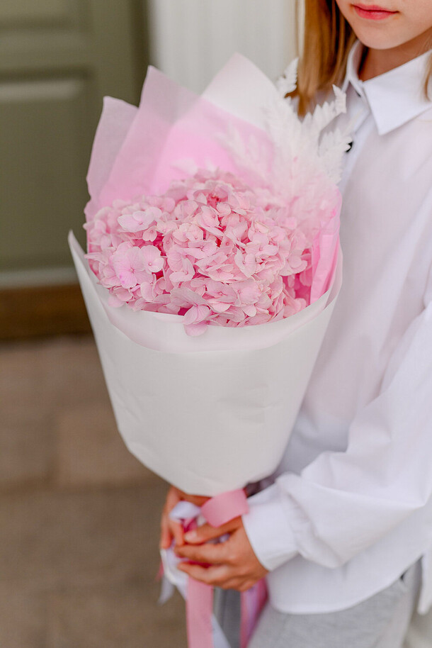 Букет "первый раз в первый класс pink", артикул F1209935 - 1900 рублей, доставка по городу. Flawery - доставка цветов