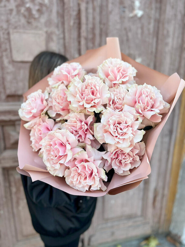 Букет из 15 французских роз, артикул F1219561 - 9050 рублей, доставка по городу. Flawery - доставка цветов