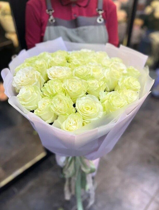 Букет из премиум роз эквадор, артикул F1379668 - 15500 рублей, доставка по городу. Flawery - доставка цветов