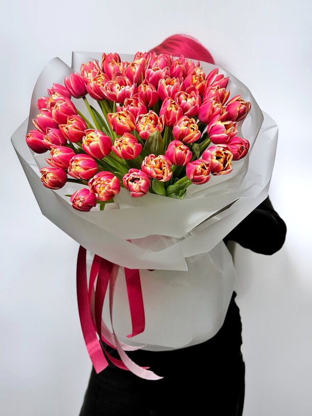 51 тюльпан пионовидный "columbus", артикул F1256885 - 14500 рублей, доставка по городу. Flawery - доставка цветов
