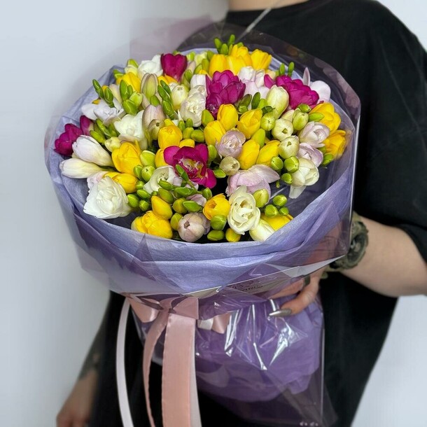 Фрезия, артикул F1270116 - 4150 рублей, доставка по городу. Flawery - доставка цветов