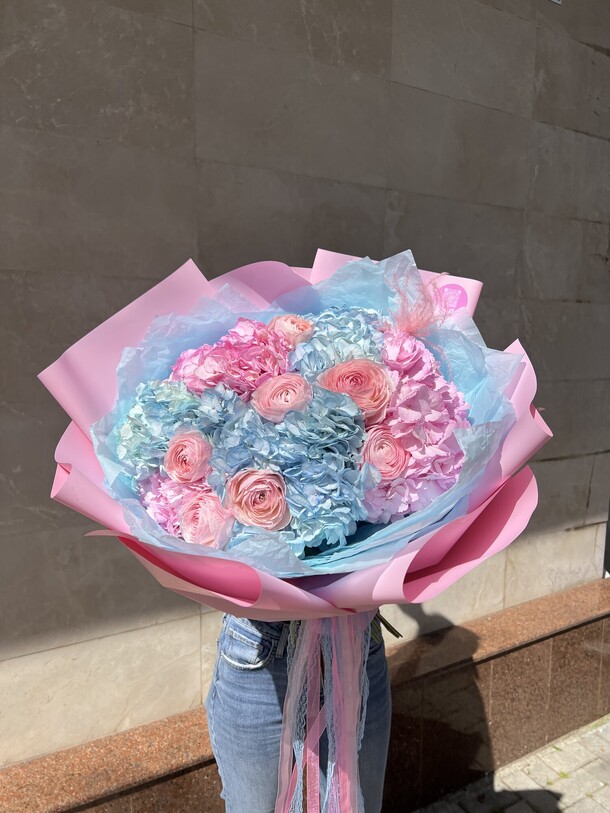 Мечта гортензии и ранункулюсы, артикул F1269725 - 12500 рублей, доставка по городу. Flawery - доставка цветов