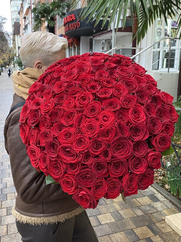 101 красная роза, артикул F1360916 - 33300 рублей, доставка по городу. Flawery - доставка цветов