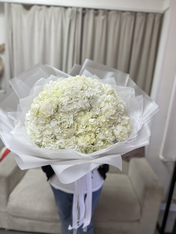 Белые гортензии, артикул F1366051 - 14900 рублей, доставка по городу. Flawery - доставка цветов