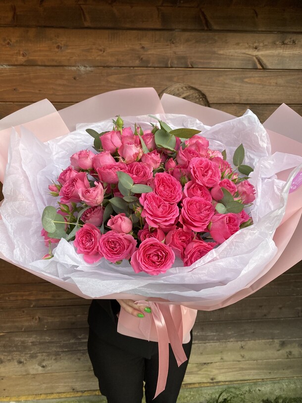 Букет ярких розовы роз, артикул F1371703 - 10900 рублей, доставка по городу. Flawery - доставка цветов