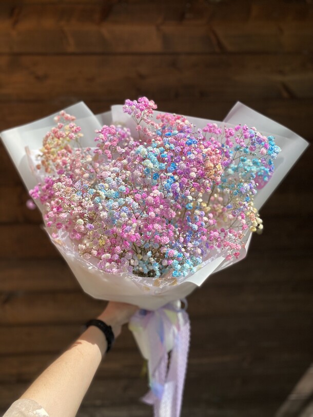 5 радужных гипсофил, артикул F1423560 - 2550 рублей, доставка по городу. Flawery - доставка цветов