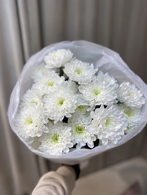 Букетик хризантем, артикул F1423833 - 1900 рублей, доставка по городу. Flawery - доставка цветов