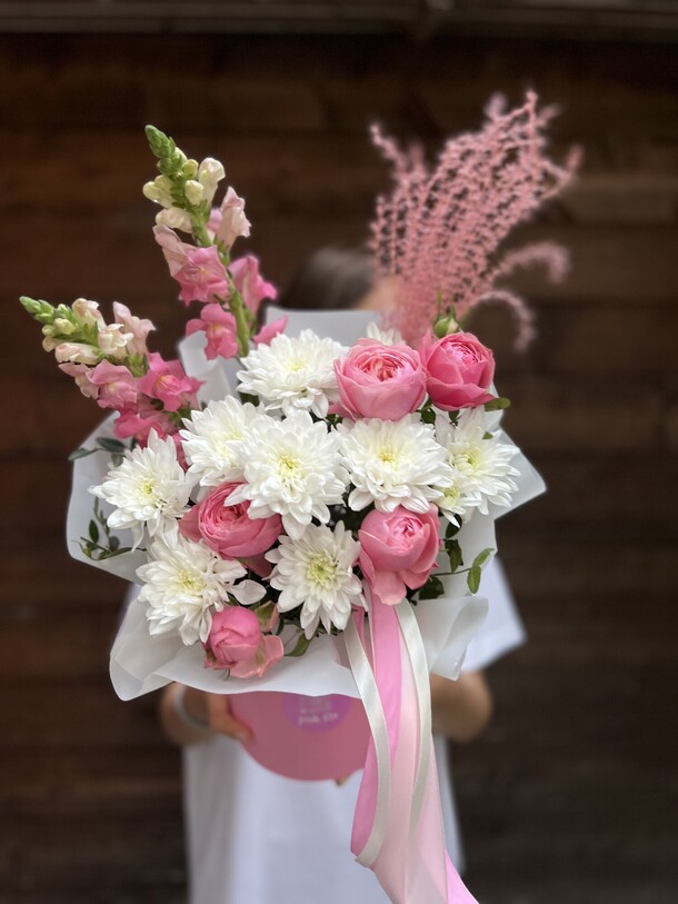 Поздравляю, артикул F1445981 - 3590 рублей, доставка по городу. Flawery - доставка цветов