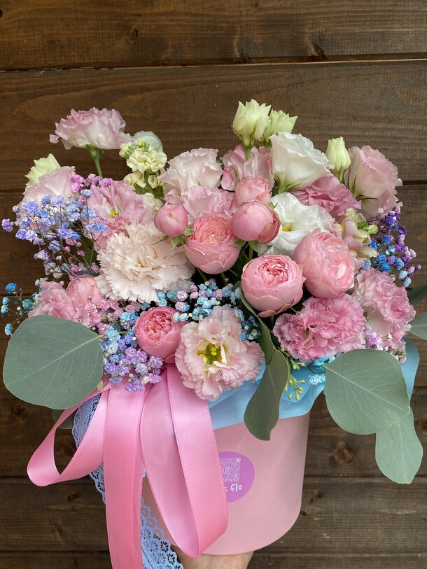 Цветы в коробке радужное утро, артикул F1452251 - 4882 рублей, доставка по городу. Flawery - доставка цветов